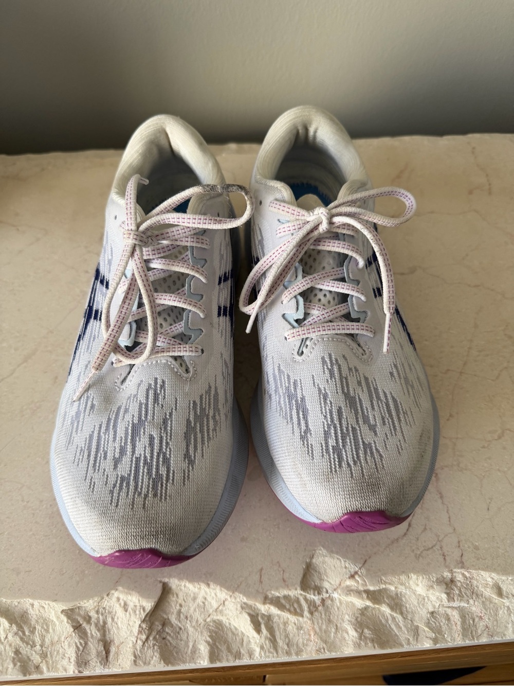 Asics Novablast Women's 9.5, White Dive Blue - Picture 2 of 7